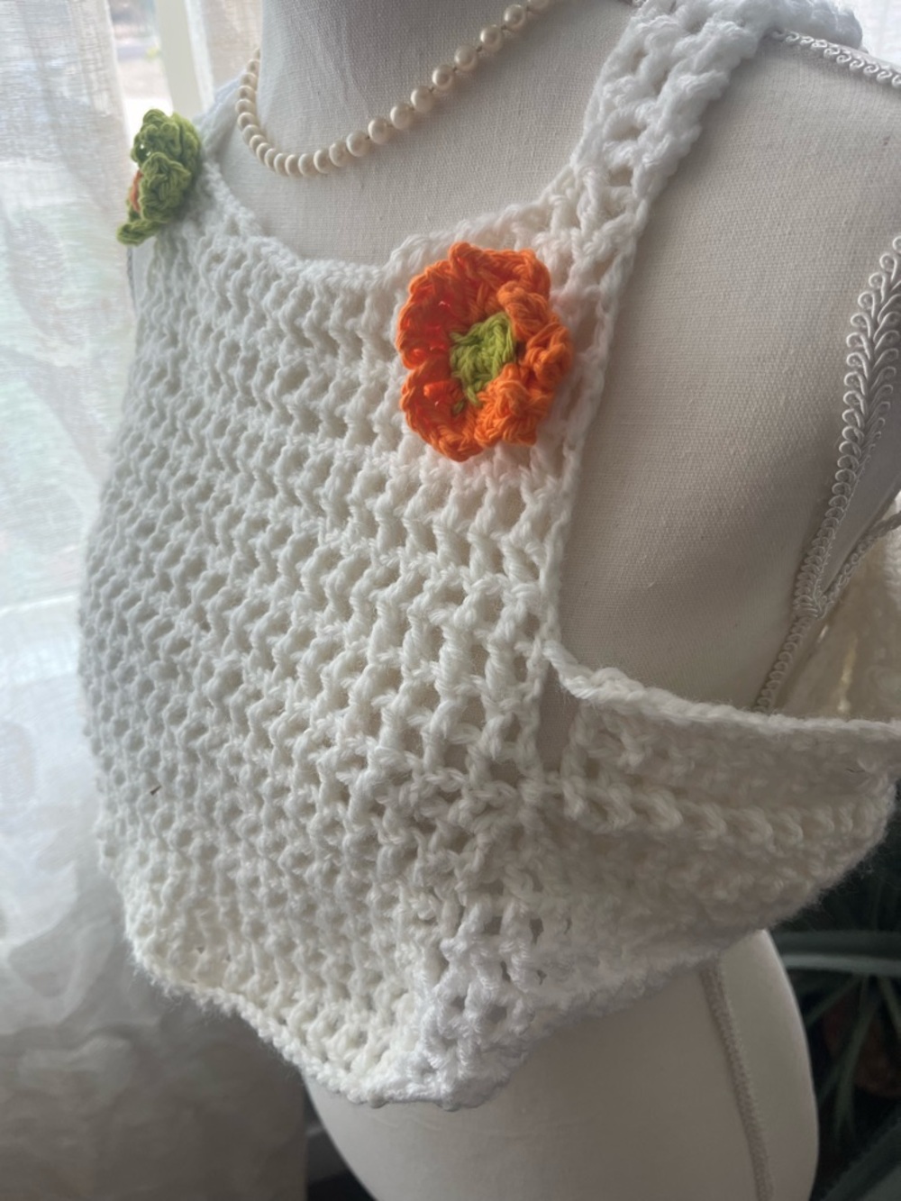 Vintage Festival Hand-Crocheted White Crop Top with Accent Flowers - Picture 3 of 7